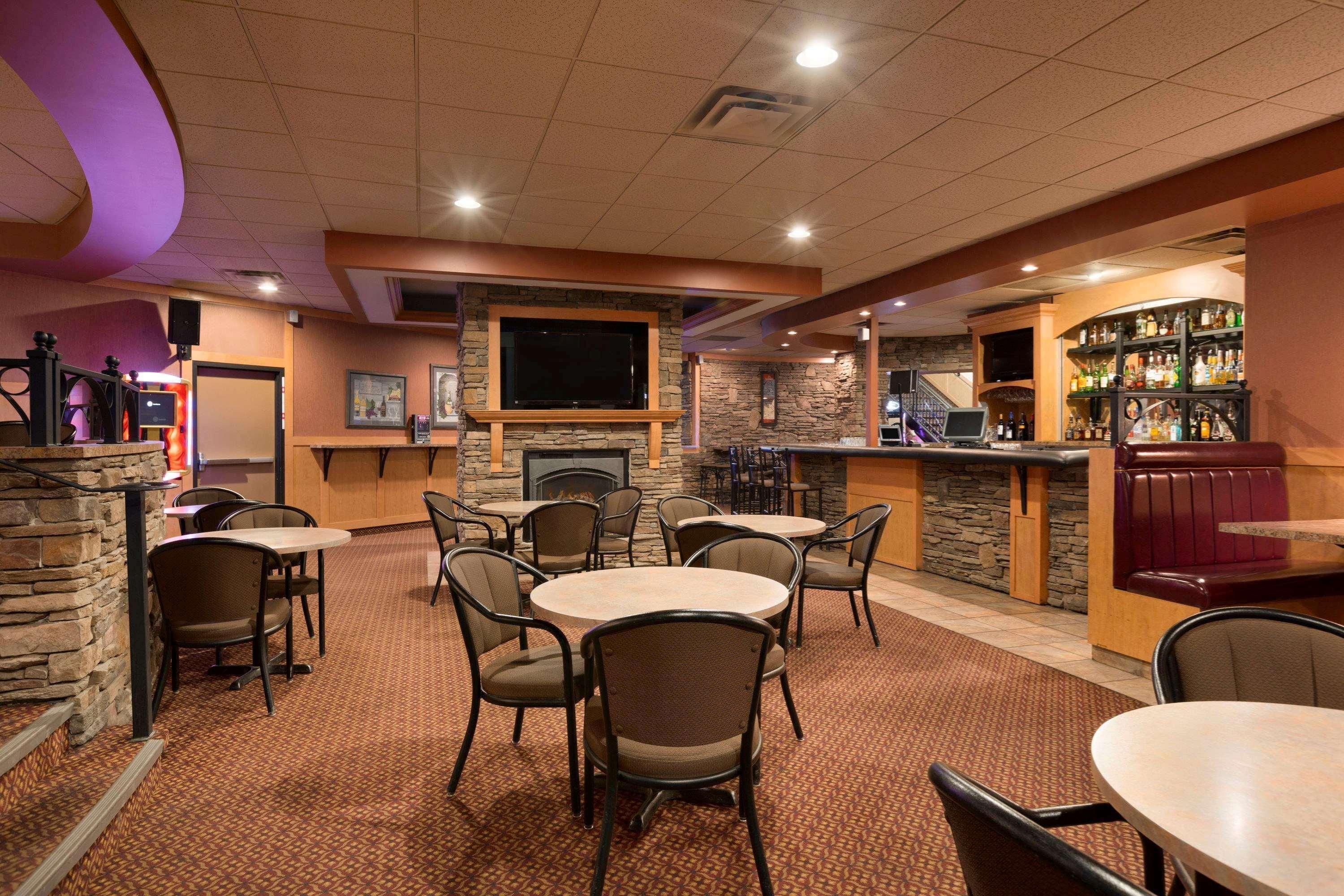 Border Inn & Suites Lloydminster Zewnętrze zdjęcie